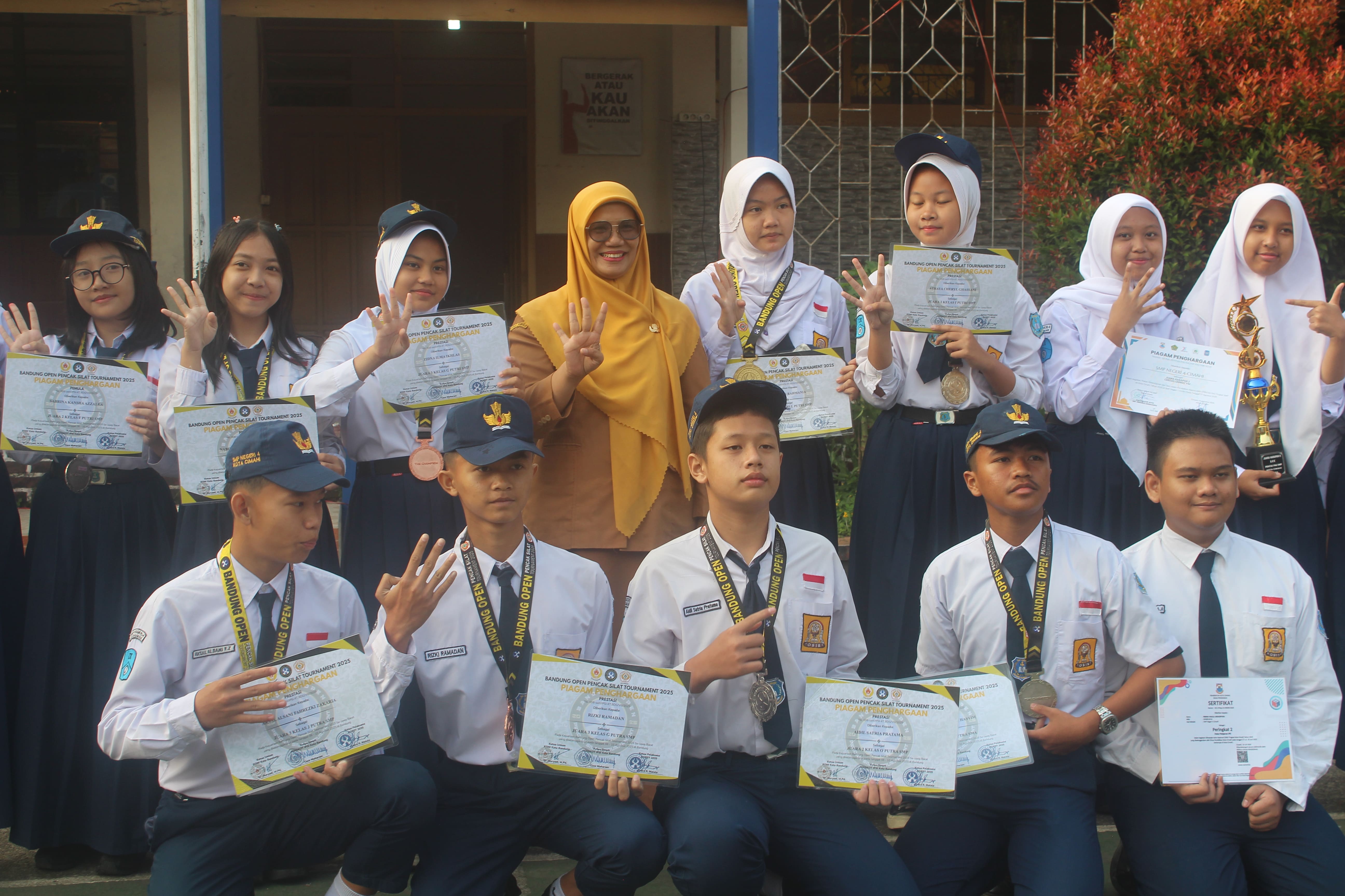 Murid sumbang prestasi kejuaraan SILAT dan OSN